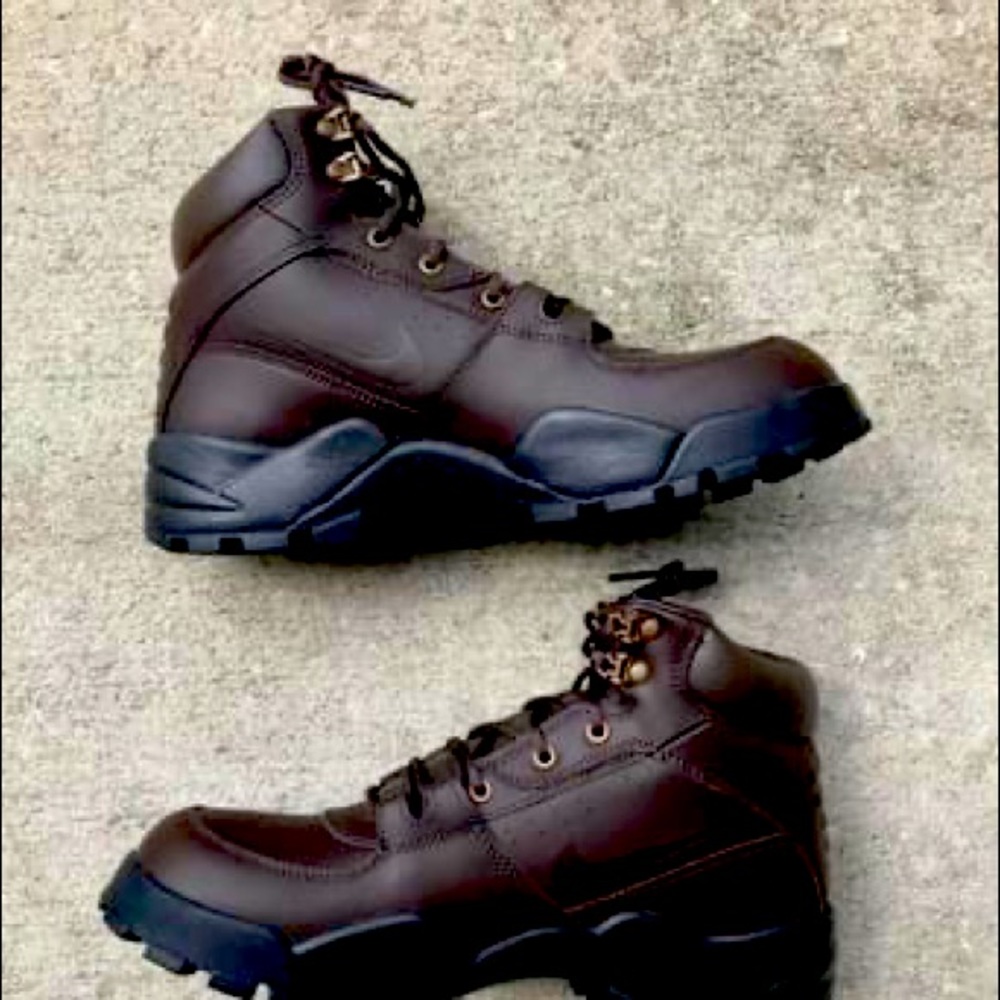 Nike boots for men size 9